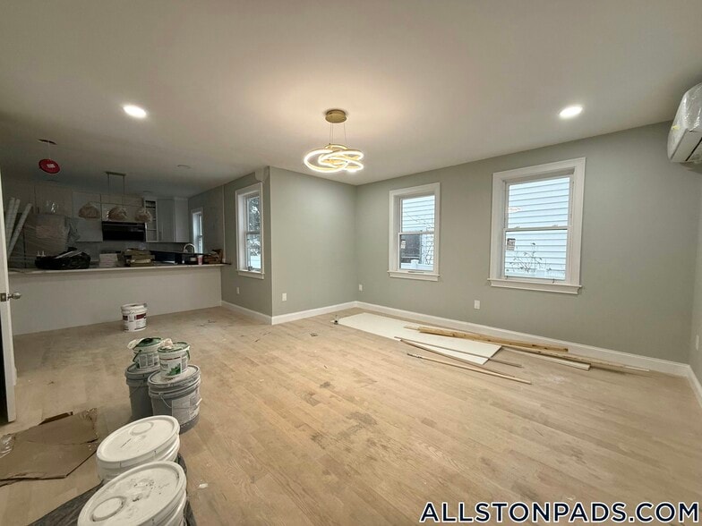 Building Photo - 8 Brentwood St