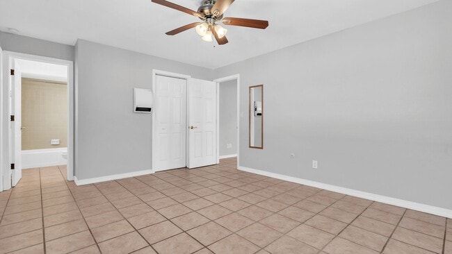 Building Photo - Unfurnished/Annual Rental 1br/ba/1 carport...