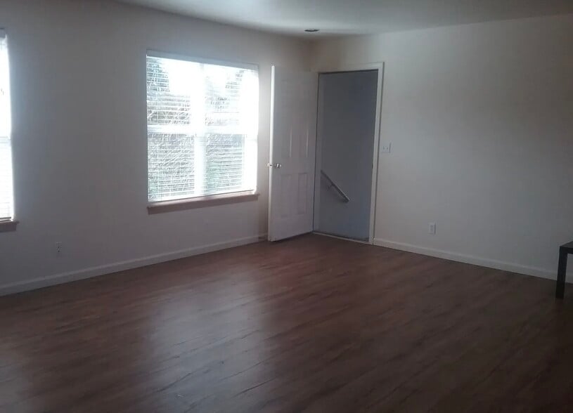 Building Photo - 824 S 8th St