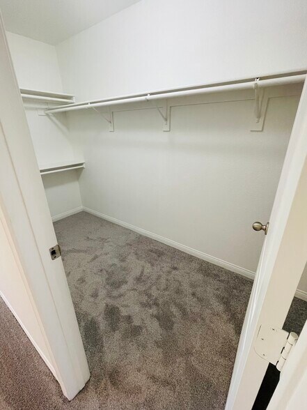 Building Photo - 1918 Kelly Ave