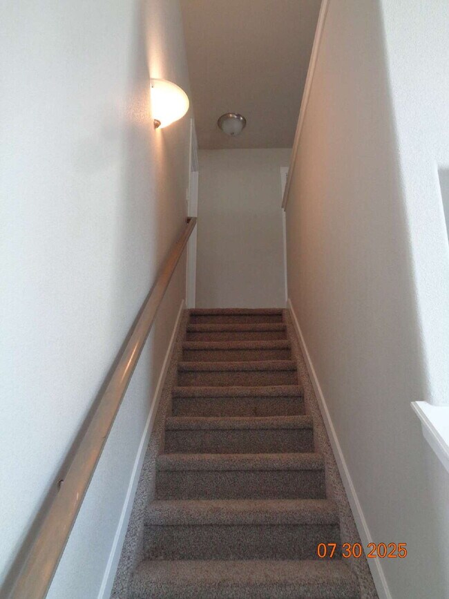 Building Photo - Great neighborhood! with open space and wa...