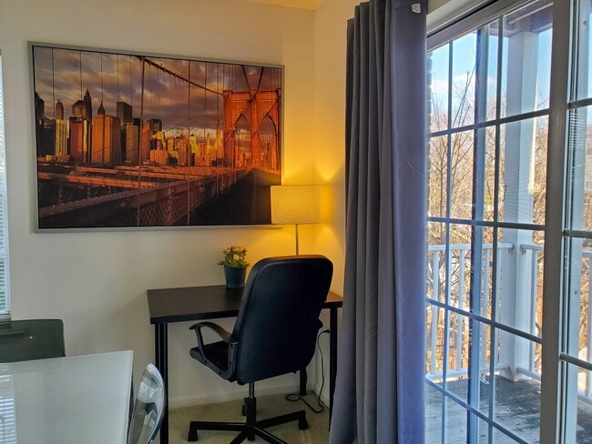 Building Photo - 889 Green St