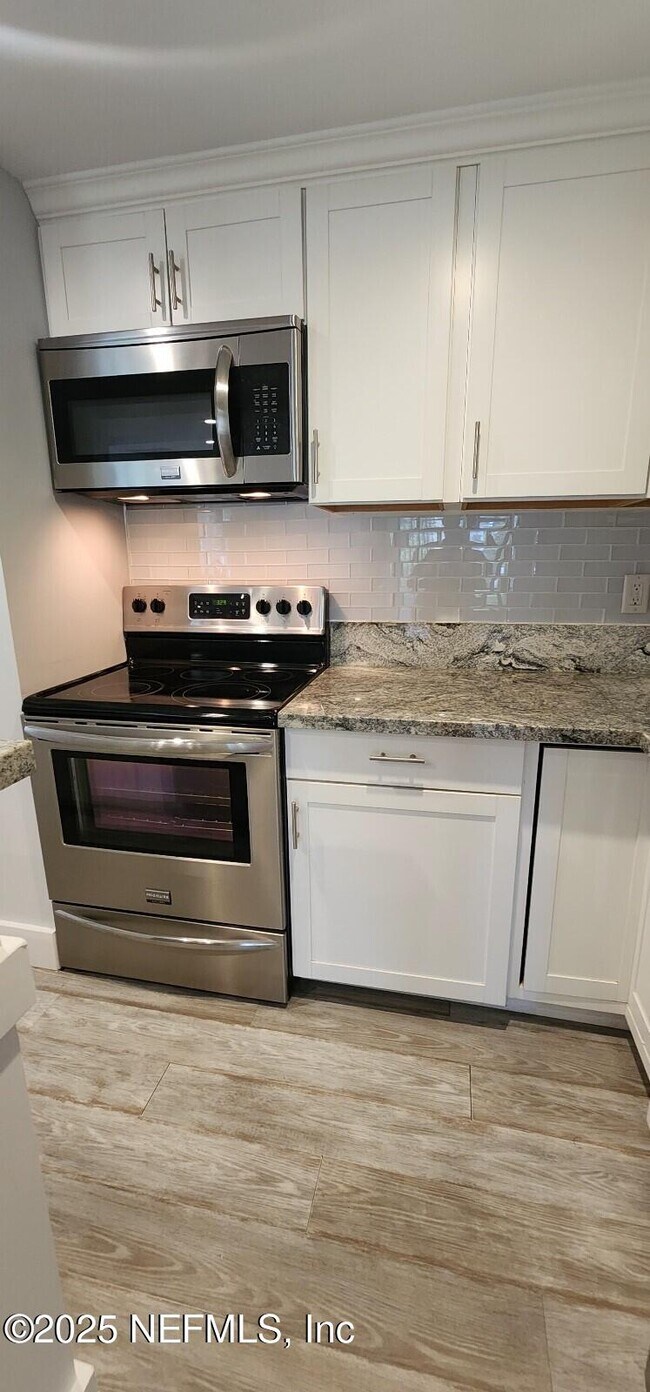 Building Photo - 3 Castania Ct