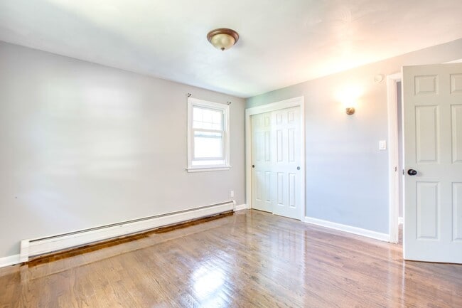 Building Photo - 171 Newell Ave