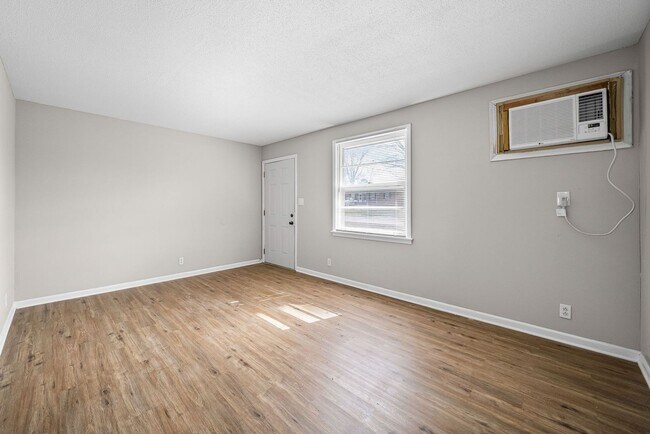 Building Photo - 111 Tandy Dr