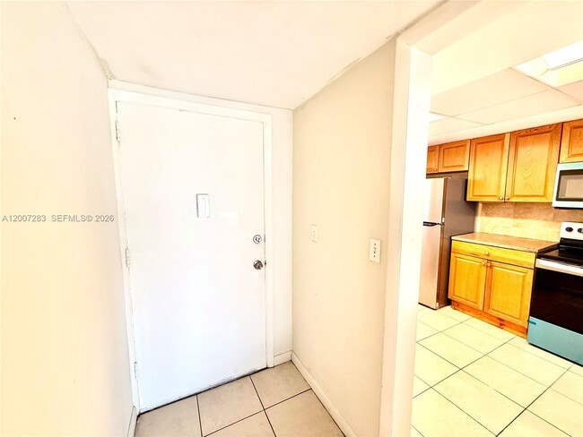 Building Photo - 1591 NE Miami Gardens Dr