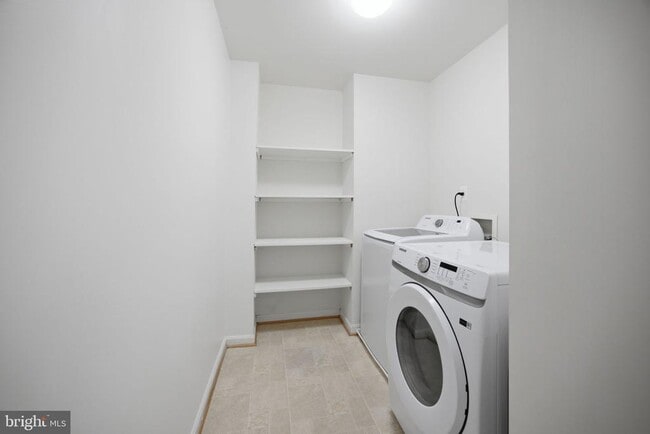 Building Photo - 20 Pinehurst Ln