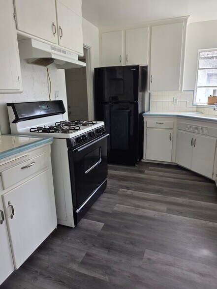 Primary Photo - 545 W Hedges Ave