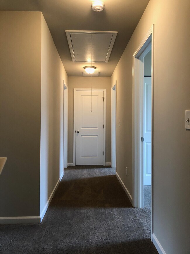 Building Photo - 309 Nutwood Trce