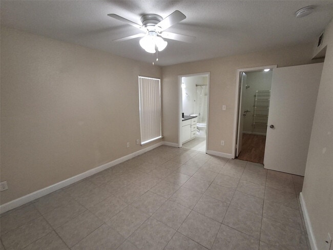 Building Photo - 899 Riverside Dr