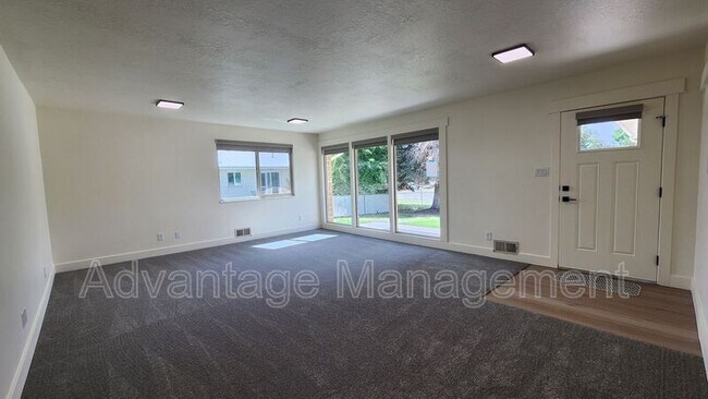 Building Photo - 167 W Center