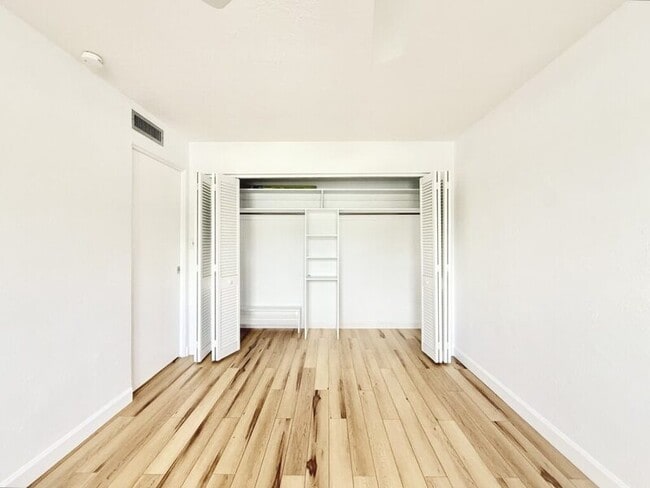 Building Photo - 445 32nd Ave N