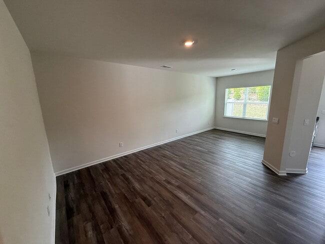 Building Photo - Brand New home in York!