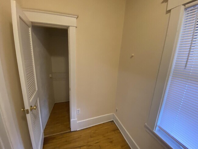 Building Photo - Hidden Historic Cottage House in Desirable...