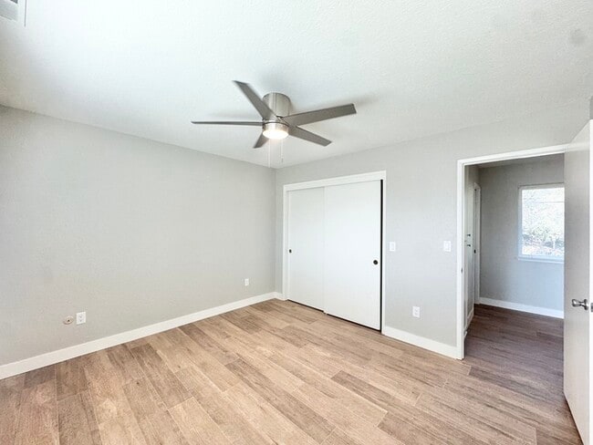 Building Photo - Beaitifully updated 2 bedroom 1.5 bathroom...