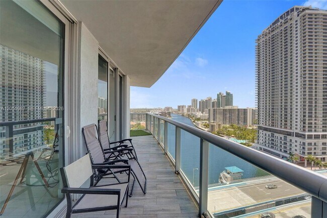 Building Photo - 2600 E Hallandale Beach Blvd