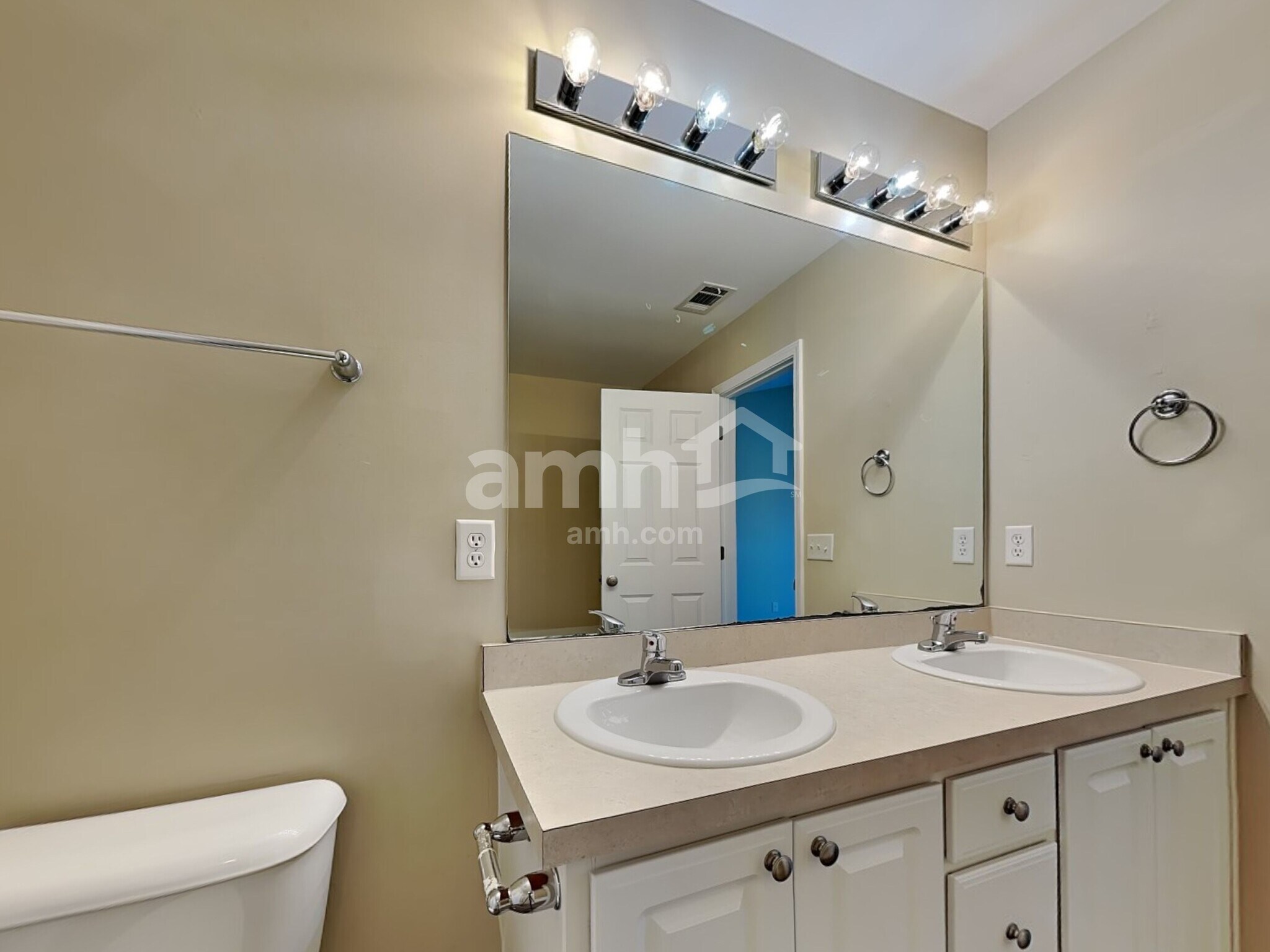 Building Photo - 4 Laurel Ln