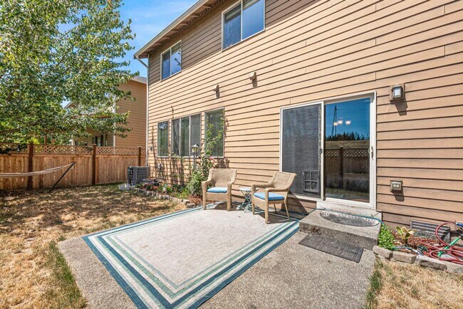Building Photo - Fully Furnished 5-Bedroom Horizon Pointe H...