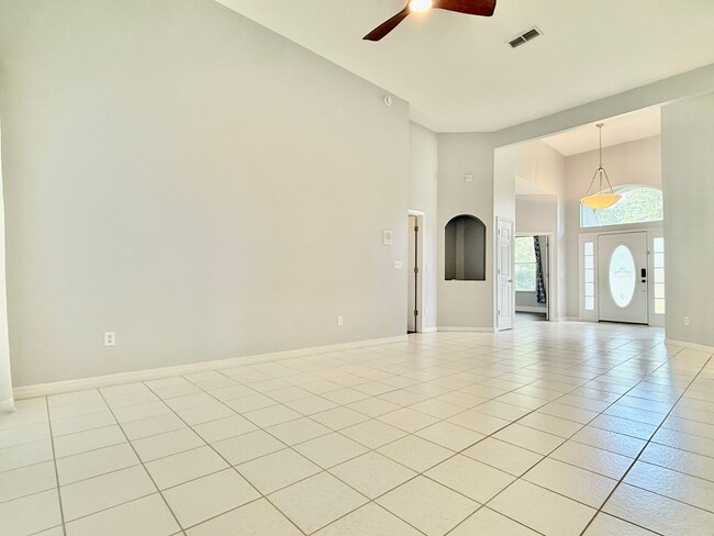 Building Photo - Executive 4bedrooms/3baths Dream pool-home...