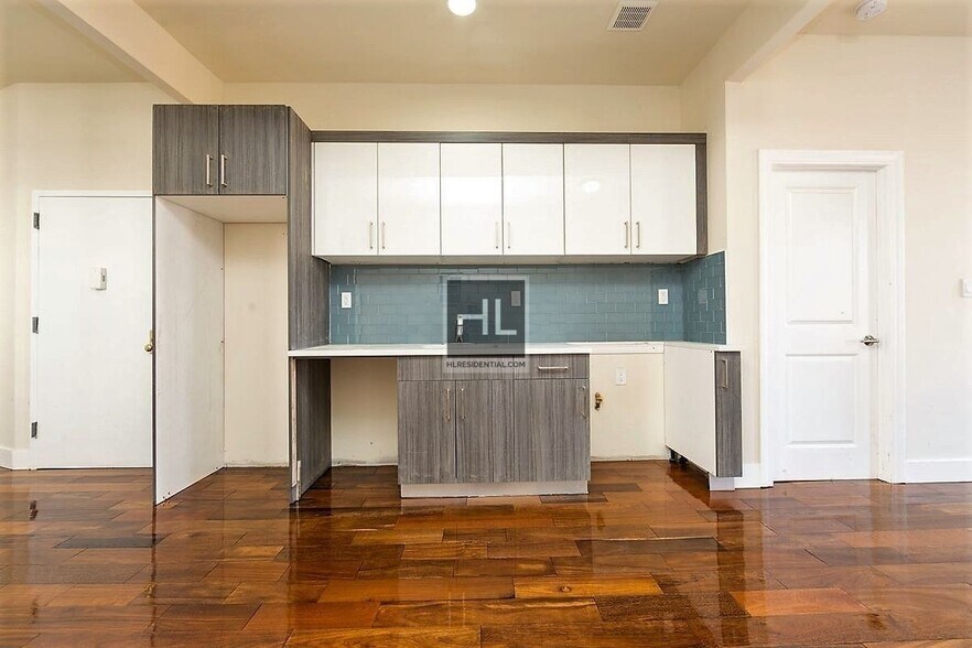 NEWLY RENOVATED COZY 3 BEDROOMS - Newly Renovated Cozy 3 Bedrooms 2 Bathroo Brooklyn Ny Building Photo 