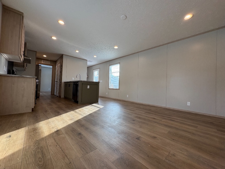 Building Photo - 125 S Manor St