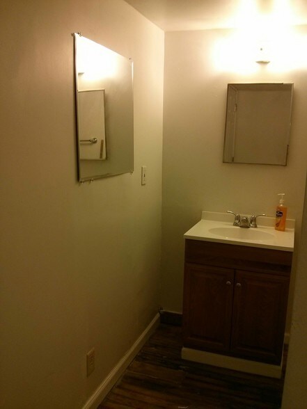 Bathroom - 1131 E Kane Pl