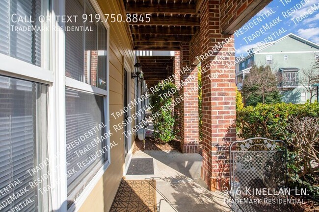 Building Photo - Spacious 4-Bedroom, 2.5-Bathroom Townhouse...