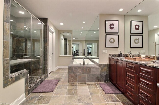 Building Photo - 40 Hamlet Ct