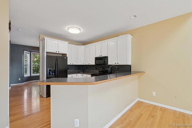 Building Photo - 48551 Oak Bridge Dr