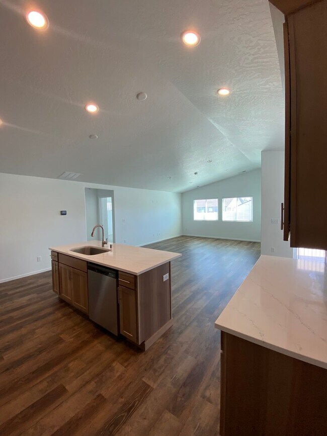 Building Photo - Newly Built 3 Bed, 2 Bath in Spokane Valley!