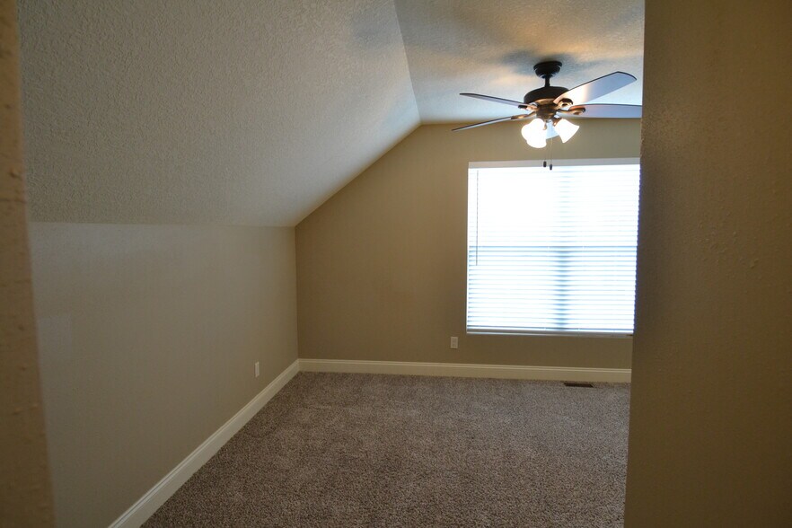 Building Photo - 804 W Normal St