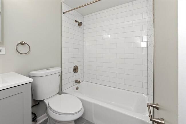 Building Photo - 241 W Main St