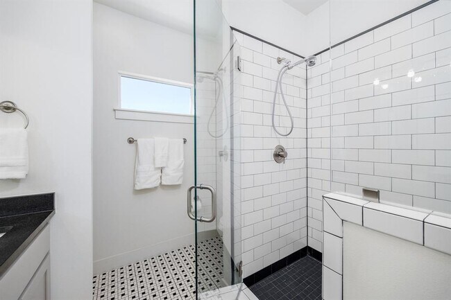 Building Photo - 2703 Halcyon Dr