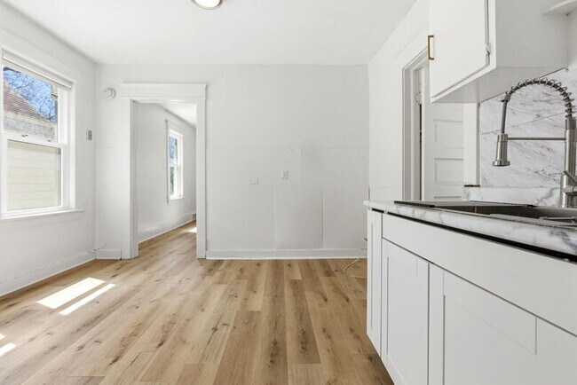 Building Photo - 2935 E 121st St