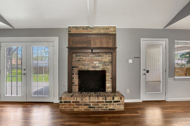 Building Photo - 25802 Maplewood Dr