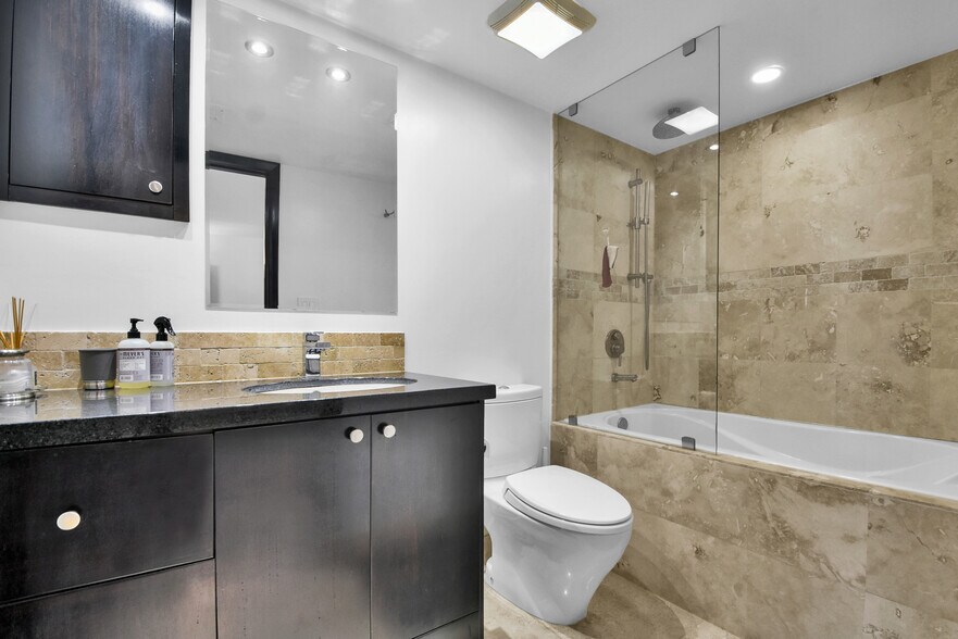 Building Photo - 2401 Collins Ave