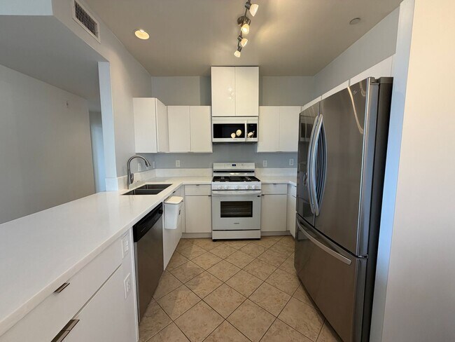 Building Photo - 13941 Sherman Way