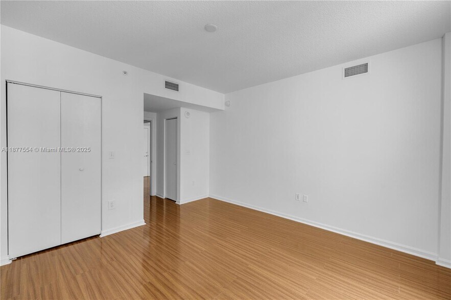 Building Photo - 18800 NE 29th Ave