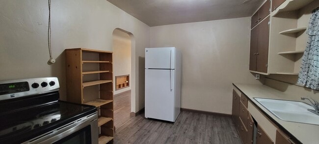 Building Photo - Anderson Home With Lots Of Character!  2 Bedroom 1 Bath With Carport and Shop