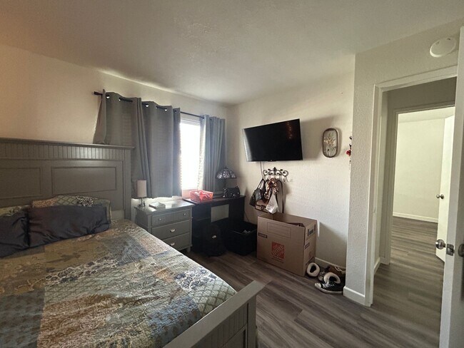 Building Photo - Beautiful 3 Bedroom 2 Bath Home in Redlands!