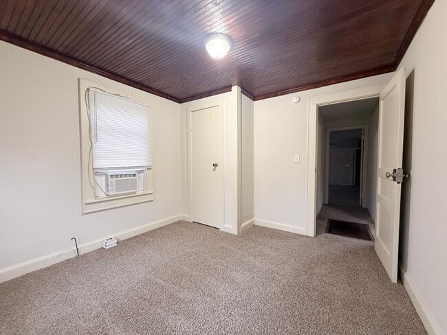 Building Photo - Spacious 2-Bedroom One-Level Home with Carport and Large Backyard