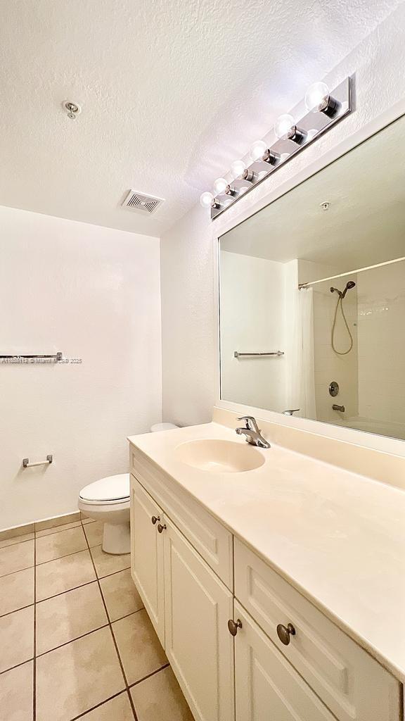 Building Photo - 3021 Alcazar Pl