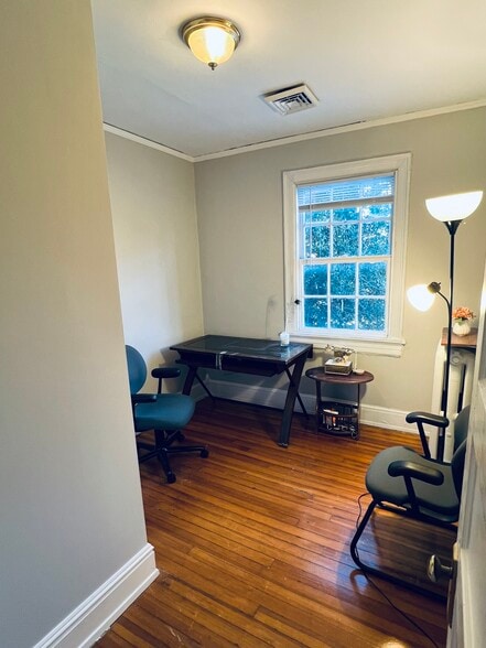 Office/Study room - 1130 W Grace St