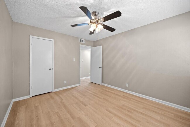 Building Photo - 8903 Parkfield Dr