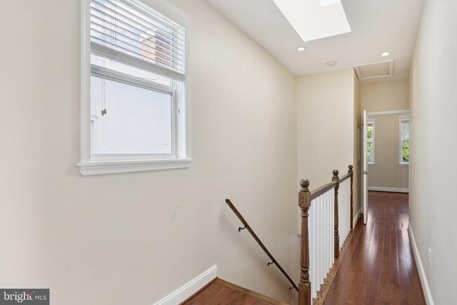 Building Photo - 908 Longfellow St NW