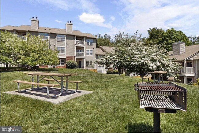 Building Photo - 1725 Ascot Way