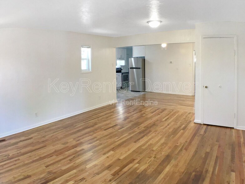 Building Photo - 1995 Ingalls St