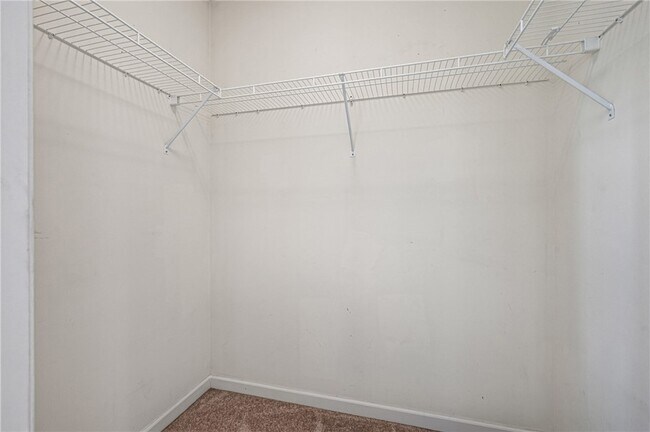 Building Photo - 208 Village Pl