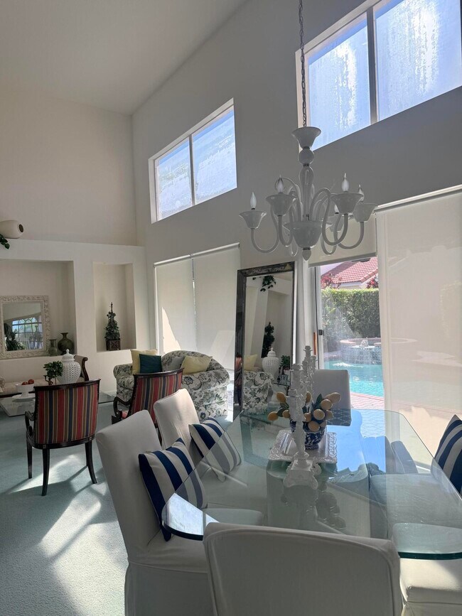 Building Photo - 17275 Ventana Dr