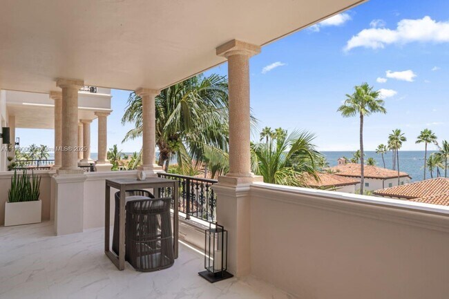 Building Photo - 19143 Fisher Island Dr